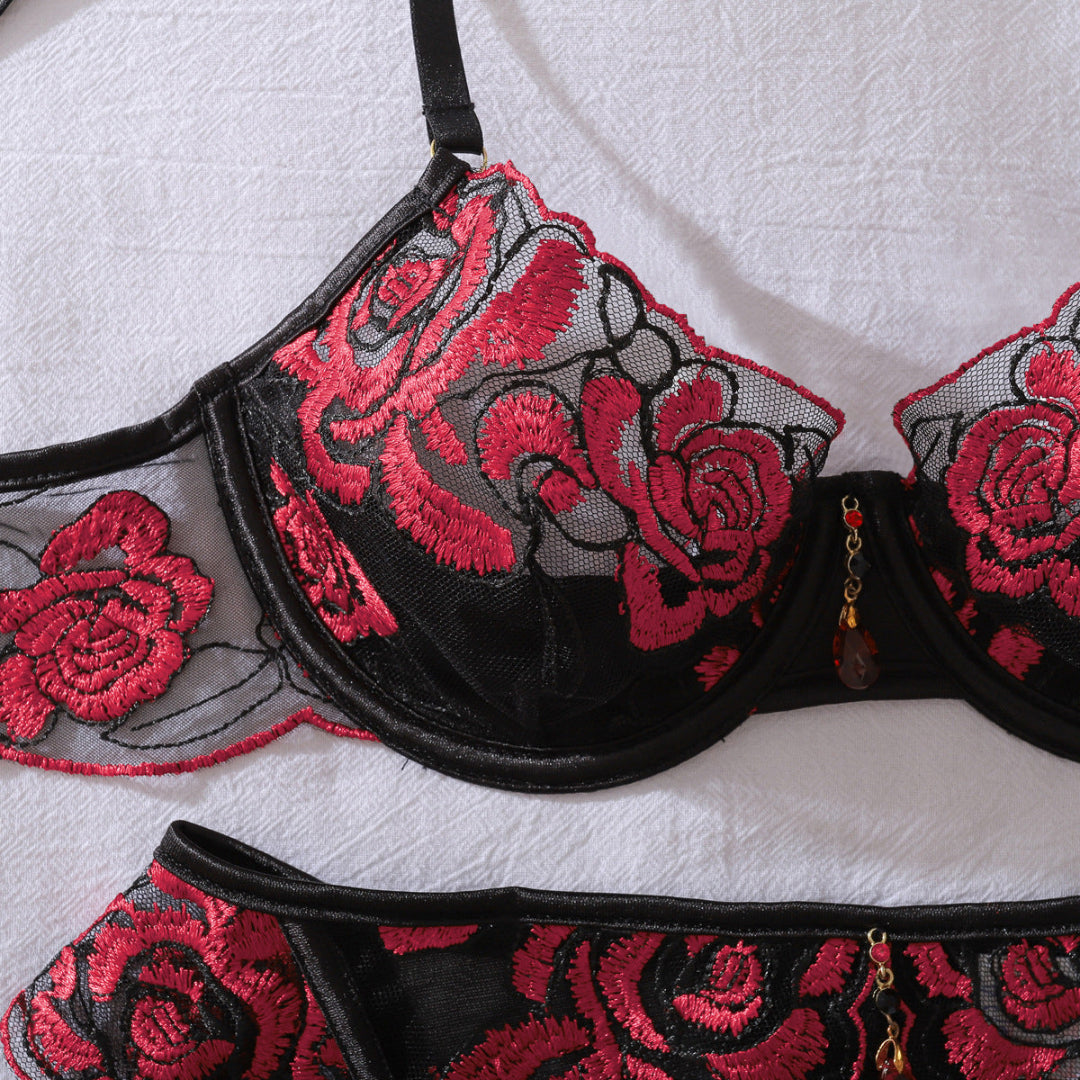 Flesuah Rafella – 3-teiliges Dessous-Set mit Rosenstickerei & Straps