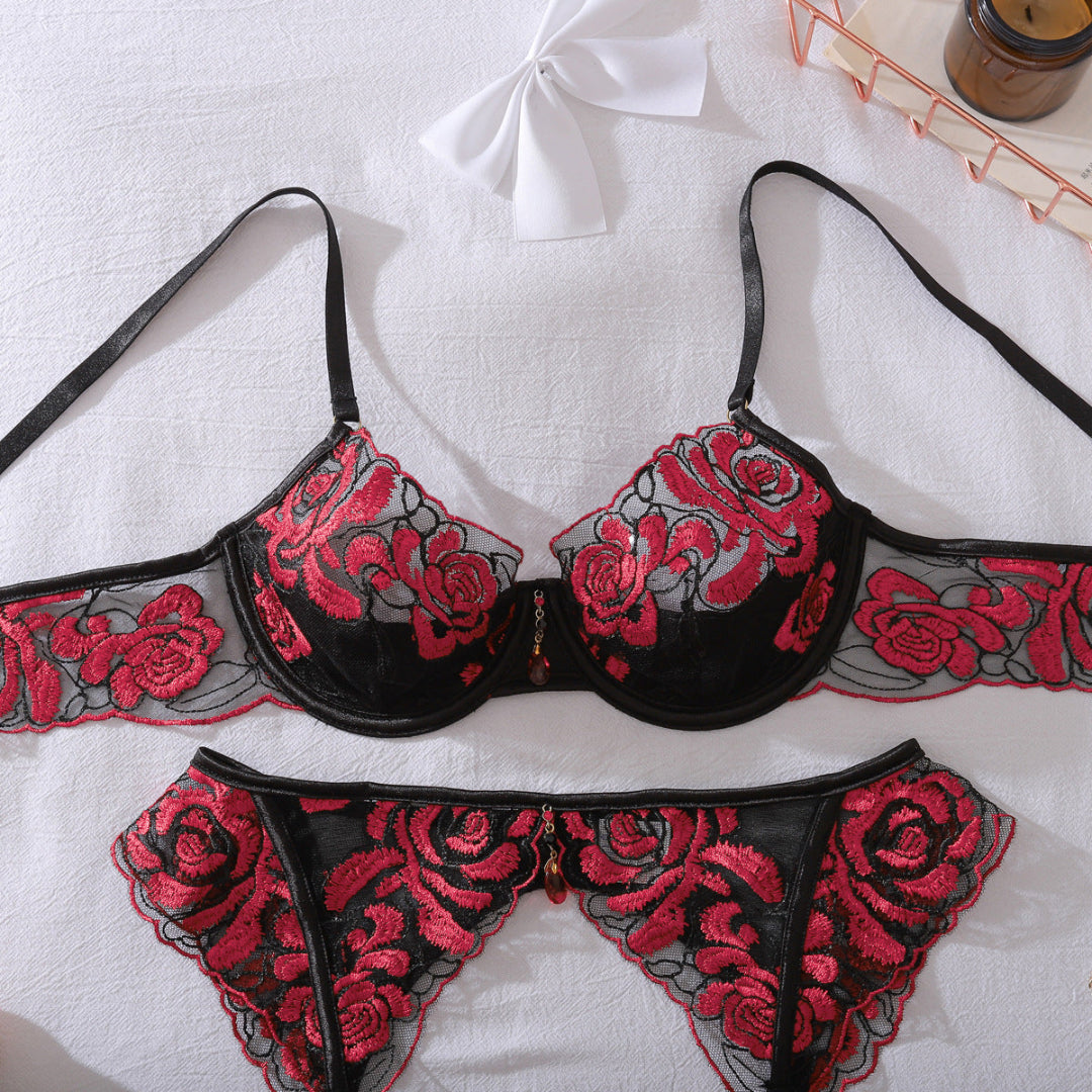 Flesuah Rafella – 3-teiliges Dessous-Set mit Rosenstickerei & Straps